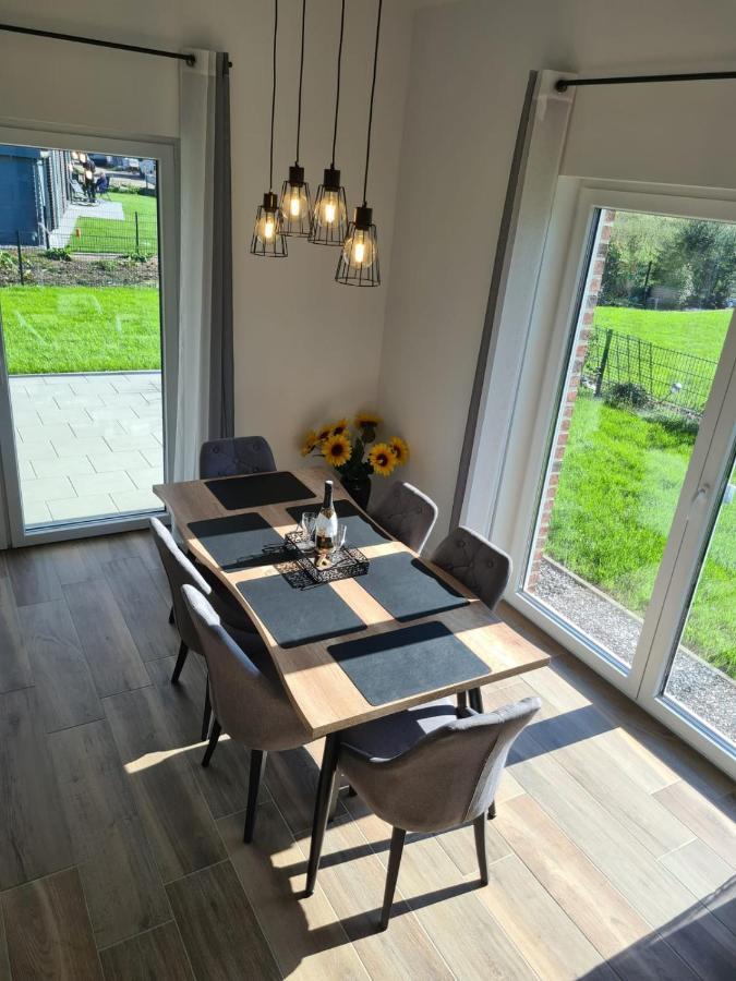 Haus Kuestenbrise - Urlaub Mit Hund An Der Kueste Mit Eigenen Garten, Sauna Und Gemuetlichen Kaminfeuer Schweiburg Bagian luar foto