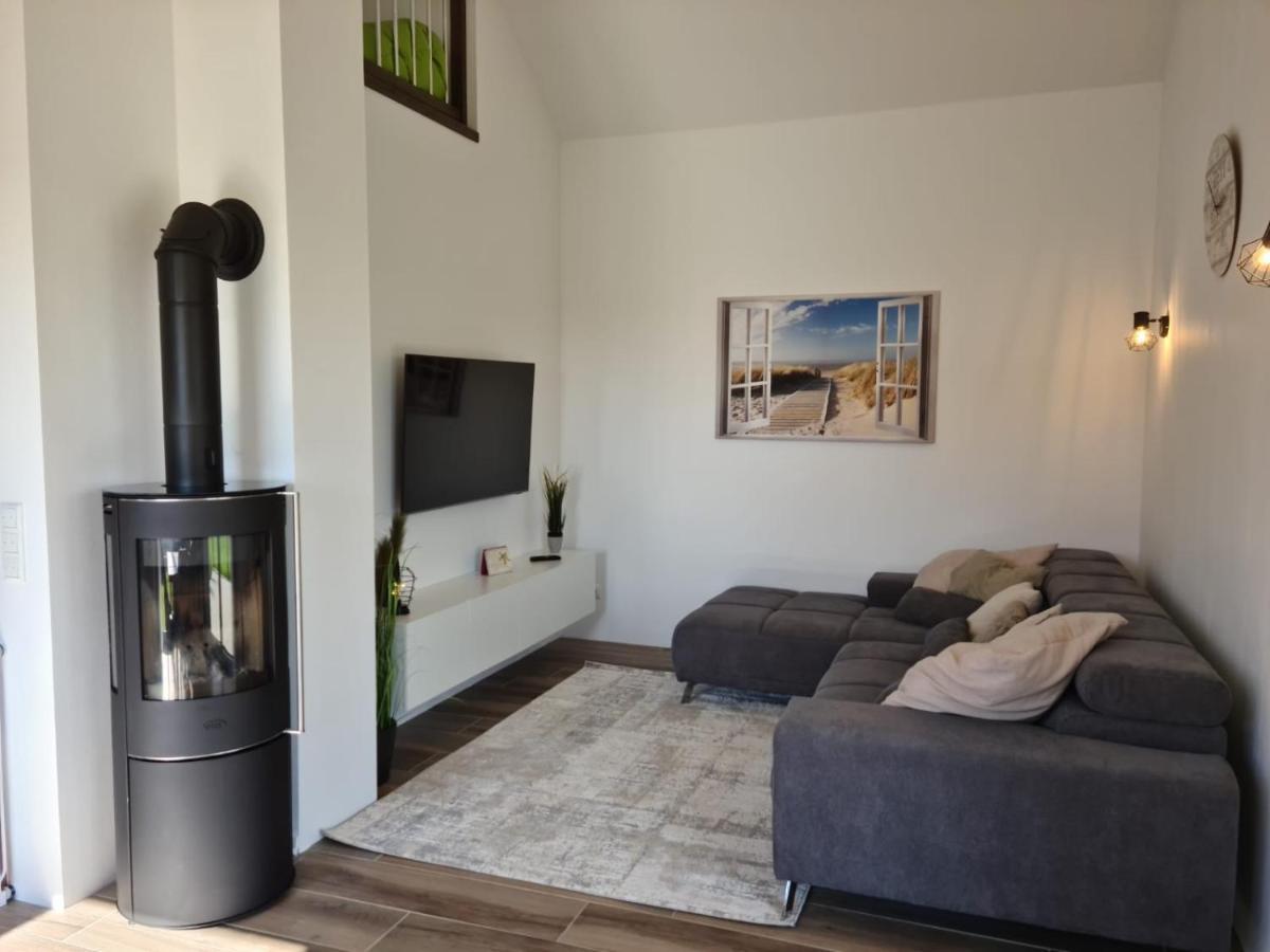 Haus Kuestenbrise - Urlaub Mit Hund An Der Kueste Mit Eigenen Garten, Sauna Und Gemuetlichen Kaminfeuer Schweiburg Bagian luar foto